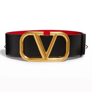 Valentino V Logo belt reversible! Fabulous condition. Hardly worn. Gorgeous!